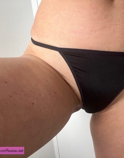 Wet Black G-String Kinckers