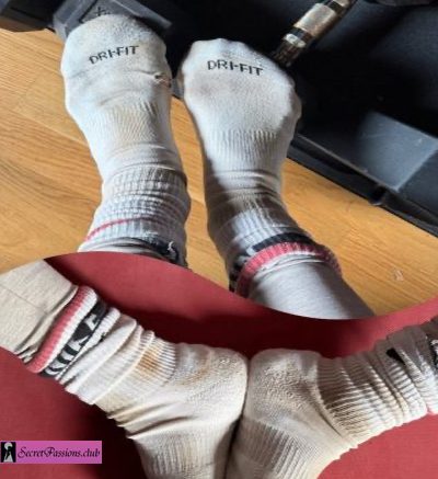 ☑️Eliza’s Nike Dry Fit Well Worn Socks☑️